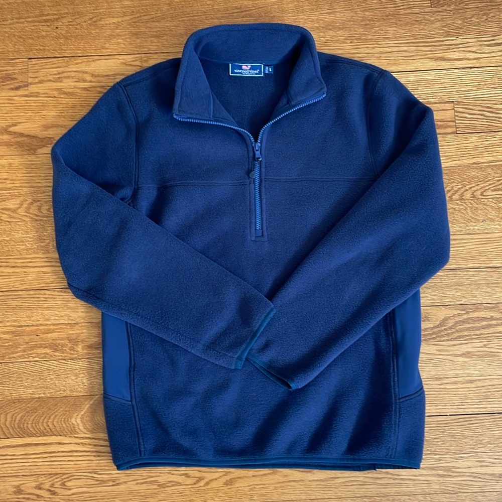Vineyard Vines Men’s Pullover Zip up in Blue size Medium.